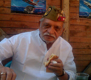 Breaking Breads with Russians! Gulzar saab in Moscow