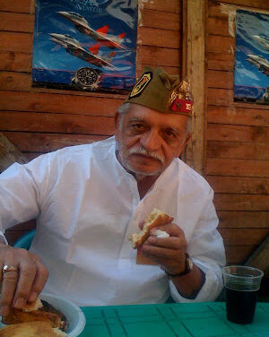 Breaking Breads with Russians! Gulzar saab in Moscow
