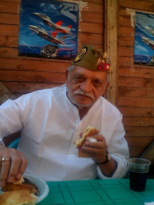 Breaking Breads with Russians! Gulzar saab in Moscow